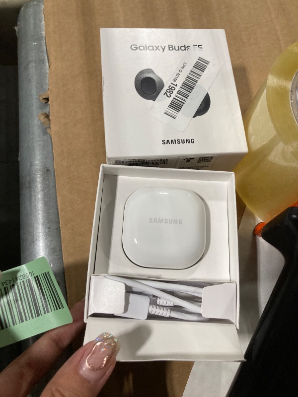 Photo 1 of **LEFT PC DOES NOT WORK** Samsung Galaxy Buds FE True Wireless Bluetooth Earbuds, Comfort and Secure in Ear Fit, Auto Switch Audio, Touch Control, Built-in Voice Assistant, Graphite [US Version, 1Yr Manufacturer Warranty]