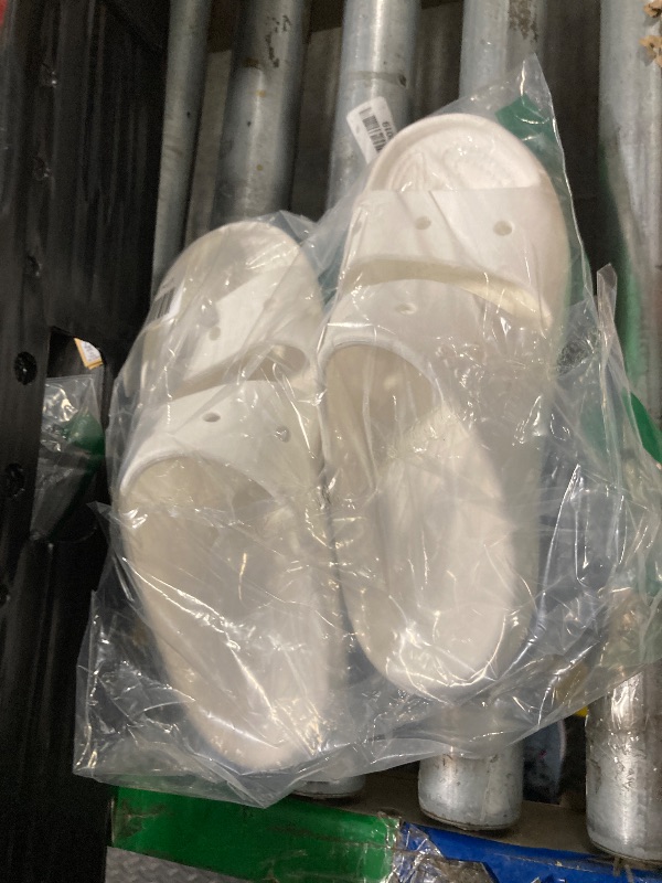 Photo 1 of ** dirty on bottom ** Crocs Classic Sandal V2 - Unisex Sandals - Waterproof - Thermoplastic EVA and TPU Upper - Vegan Construction White Men's 6, Women's 8 Medium