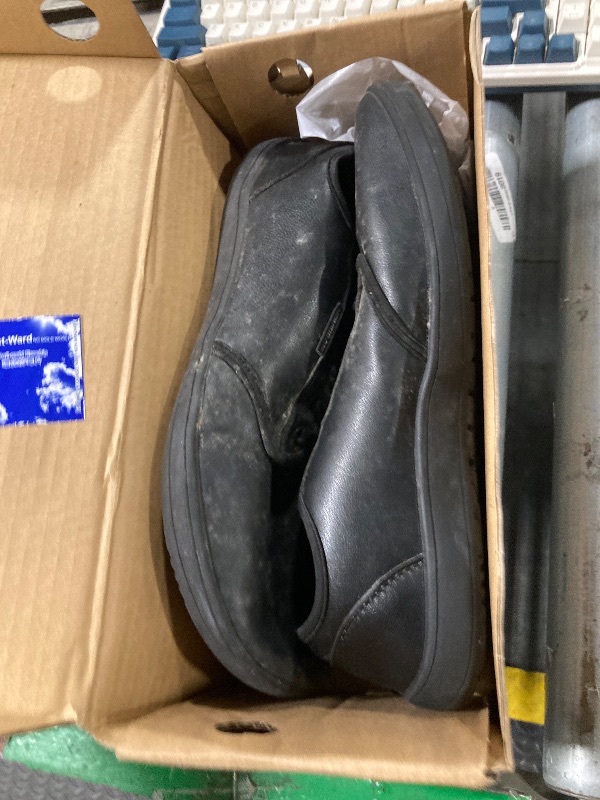 Photo 1 of ***VERY USED// NO RETURN***
HOBIBEAR Unisex Wide Barefoot Shoes for Mens Womens Minimalist Zero Drop Shoes Sneakers (All Black,14 Women/13 Men)