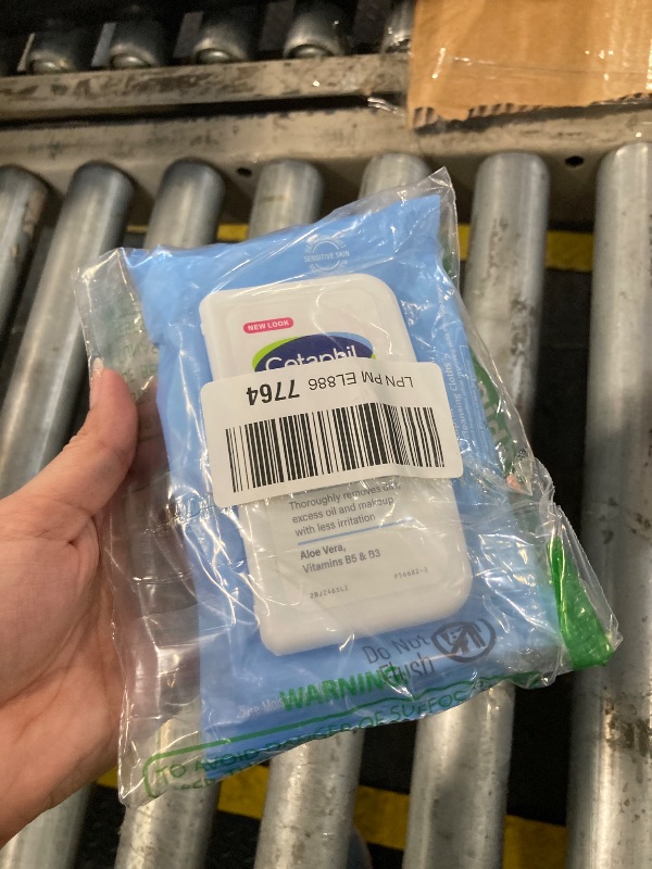 Photo 1 of ***1 ONLY****
Cetaphil Face and Body Wipes, Gentle Skin Cleansing Cloths, 25 Count (Pack of 3), for Dry, Sensitive Skin, Flip Top Closure, Great for the Gym, Travel, in the Car, Hypoallergenic, Fragrance Free
