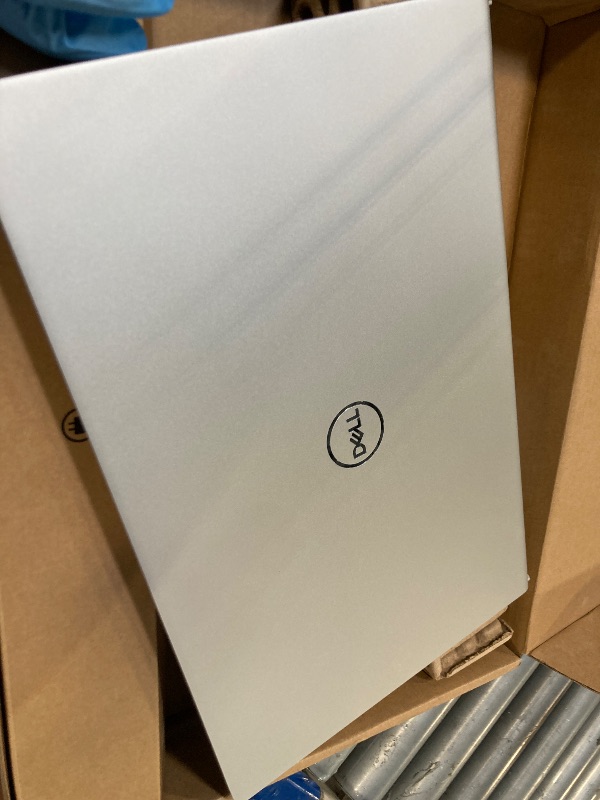 Photo 1 of *** it doesn't turn on / MISSING PARTS / VERY USED *****
Dell 15 Laptop DC15250-15.6-inch FHD (1920x1080) 120Hz Display, Intel Core i5-1334U Processor, 16GB DDR4 RAM, 512GB SSD, Intel UHD Graphics, Windows 11 Home, Onsite Service - Platinum Silver