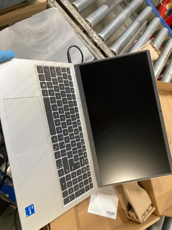 Photo 1 of *** it doesn't turn on / MISSING PARTS / VERY USED *****
Dell 15 Laptop DC15250-15.6-inch FHD (1920x1080) 120Hz Display, Intel Core i5-1334U Processor, 16GB DDR4 RAM, 512GB SSD, Intel UHD Graphics, Windows 11 Home, Onsite Service - Platinum Silver