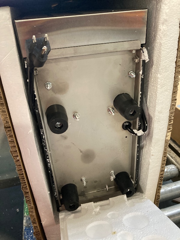 Photo 1 of ** USED / SIMILAR ***
VEVOR Slushy Machine, 15L Single Tank Commercial Margarita Machine, 60 Cups Stainless Steel Margarita Smoothie Frozen Drink Machine, Slushie Machine for Home Party Restaurants Cafe Bars