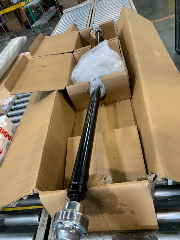 Photo 1 of *** USED / SIMILAR/ UNTESTED *** 
WildGear Rear Drive Shaft Fit For Jeep Grand Cherokee 2014-2019 V8 5.7L RWD # 986-155, 52123811AB, 52123811AC