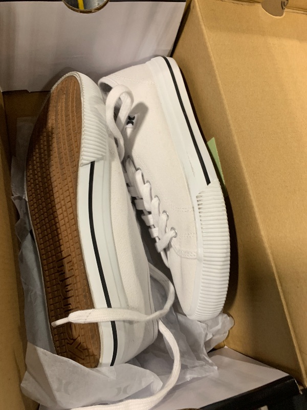 Photo 1 of ** USED *** Hurley Women's Ceta Sneakers, White, 6