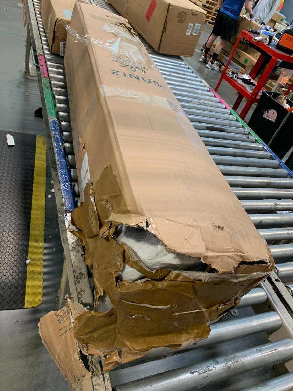 Photo 1 of **** a little dirty***
ZINUS 12 Inch Queen Green Tea Memory Foam Mattress [New Version], Fiberglass free, Medium Firm Feel, Zoned Pressure Relief, Certified Safe Foams & Fabric, Mattress in A Box