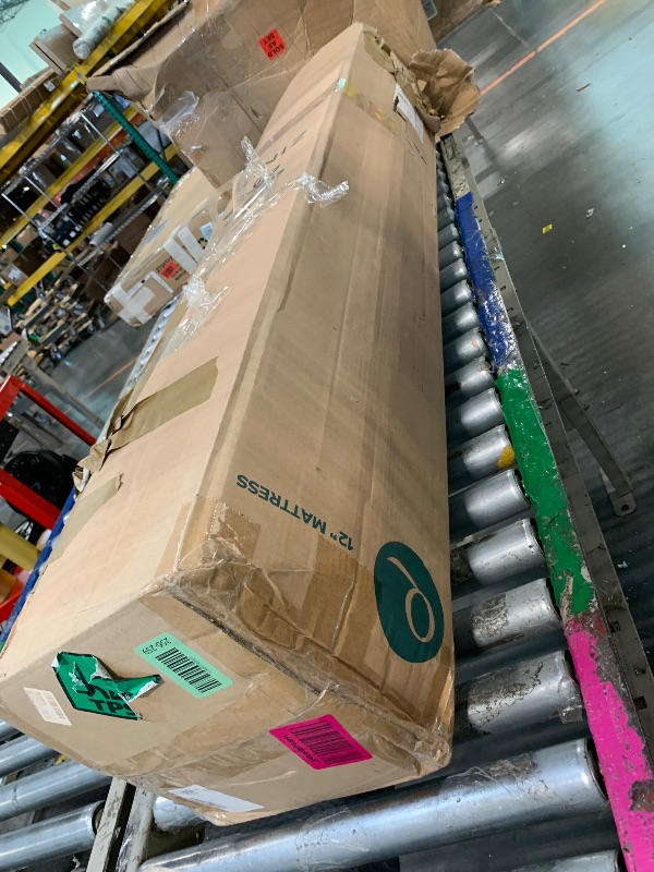 Photo 1 of **** a little dirty***
ZINUS 12 Inch Queen Green Tea Memory Foam Mattress [New Version], Fiberglass free, Medium Firm Feel, Zoned Pressure Relief, Certified Safe Foams & Fabric, Mattress in A Box