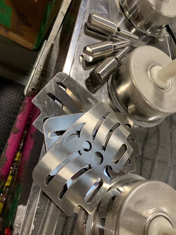 Photo 1 of ** VERY USED/ UNTESTEDE*** VEVOR Commercial Beverage Dispenser, 3 Tanks 18 L / 19 QT Per Tank Juice Dispenser, 512W Stainless Steel Ice Tea Drink Machine with 45°F-54°F Cooling Temperature, for Cold Drink Restaurant Bar Party