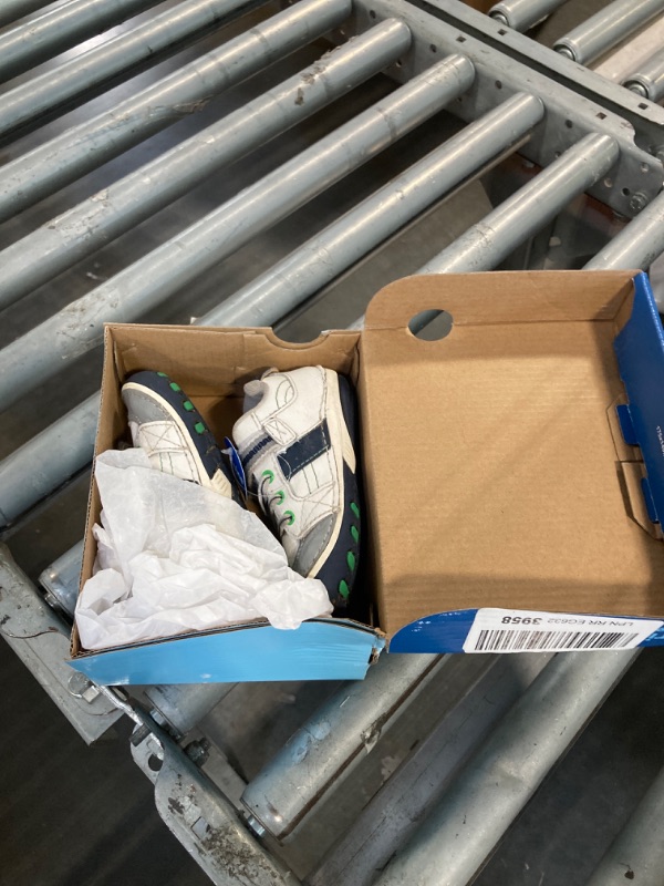 Photo 1 of **HAVE BEEN UJSED AND WORN***Stride Rite Kids SRTech Wes Sneaker, White, 7 X-Wide US Unisex Toddler