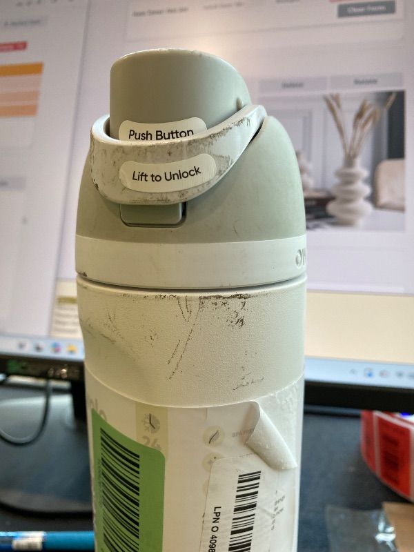 Photo 1 of *Minor Damaged* Owala FreeSip Insulated Stainless Steel Water Bottle with Straw, BPA-Free Sports Water Bottle, Great for Travel, 24 Oz, Shy Marshmallow