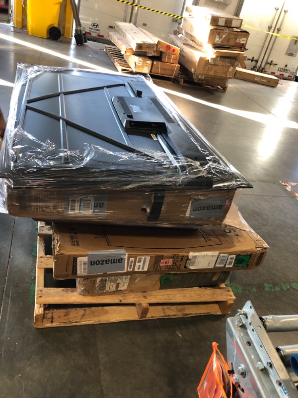 Photo 1 of ***FINAL SALE// BULK SALE/// NO RETURNS// SOLD FOR PARTS*** 6 NON FUNCTIONAL TV'S