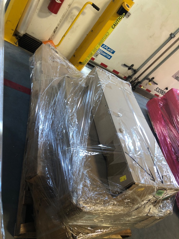 Photo 1 of *** BULK PALLET// 7 UNKNOWN RANDOM ITEMS/// FINAL SALE/// NO RETURNS****