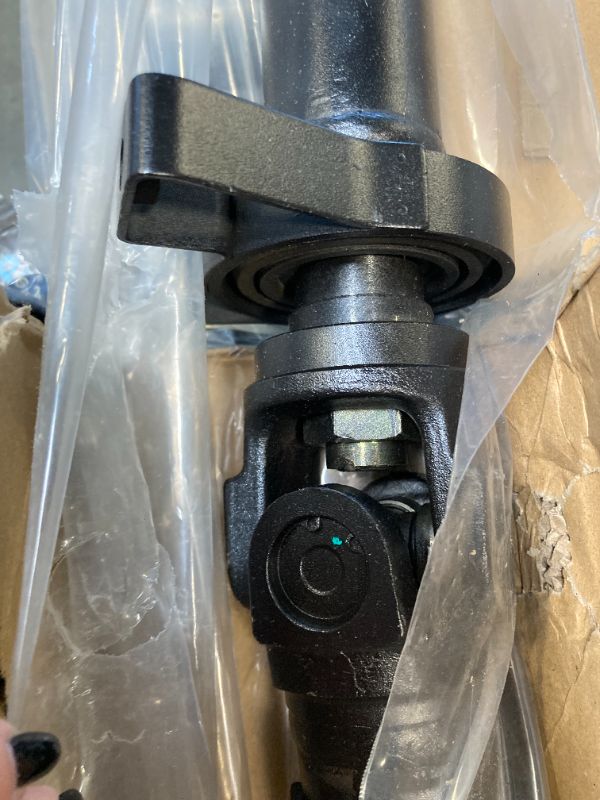 Photo 1 of ***NEW IN BOX*****SCITOO?69.5"?Steel Rear Driveshaft Assembly Drive Shaft Prop Shaft Compatible For Volvo S70 1999-2000,For Volvo V70 1998-1999,OE# 936-871 936871 9463300