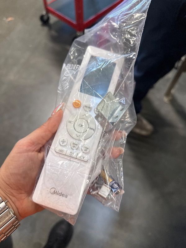 Photo 1 of *****IT WORKS GOOD***** Midea 8,000 BTU Smart Inverter Air Conditioner Window Unit with Heat and Dehumidifier – Cools up to 350 Sq. Ft., Energy Star Rated, Quiet Operation, Electronic Controls, Remote Control, White