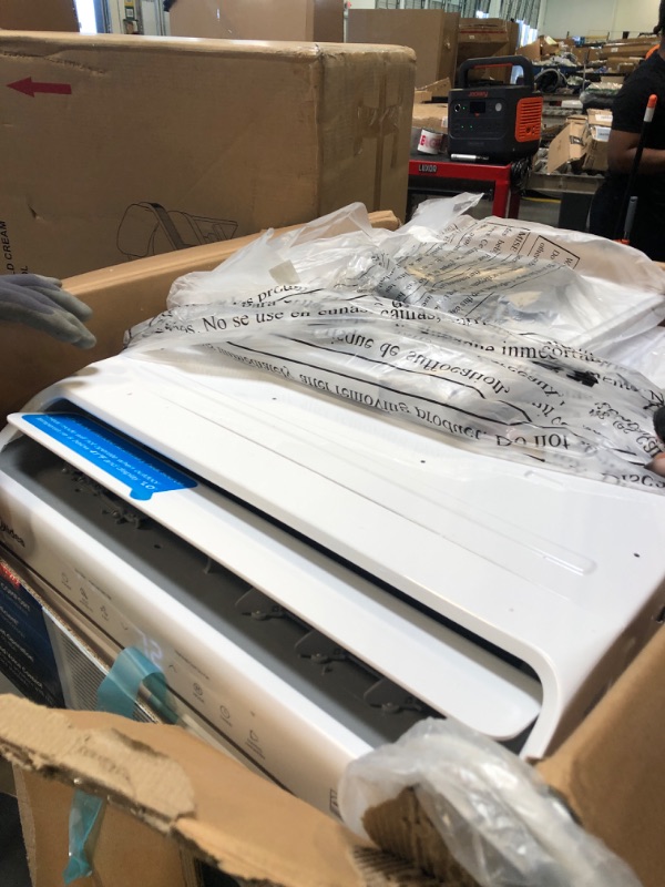 Photo 1 of ****turns on and cools perfectly***** Midea 8,000 BTU Smart Inverter Air Conditioner Window Unit with Heat and Dehumidifier – Cools up to 350 Sq. Ft., Energy Star Rated, Quiet Operation, Electronic Controls, Remote Control, White