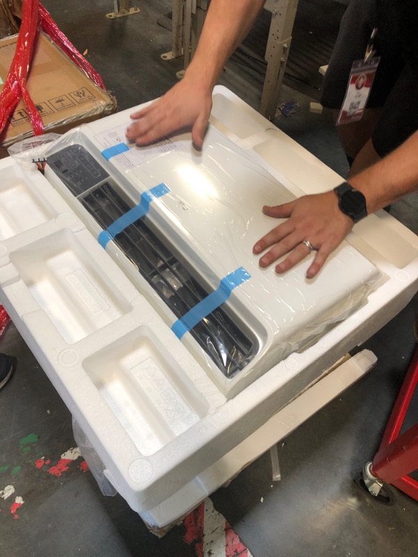 Photo 1 of ******turns on perfectly***** LG 14,000 BTU DUAL Inverter Smart Window Air Conditioner, 115V, Cools 700 Sq. Ft. for Bedroom, Living Room, Apartment, Quiet Operation, ENERGY STAR, works with LG ThinQ, Amazon Alexa and Hey Google