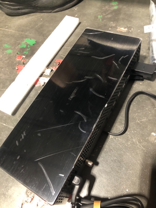 Photo 1 of ****it turns on perfectly**** Samsung 43-Inch Class The Frame LS03F 4K QLED Smart TV (2025 Model) Slim Fit Wall Mount, Modern Frame Design, NQ4 AI Gen2 Processor, Art Mode, Artful Picture Quality, Samsung Vision AI, Alexa Built-in