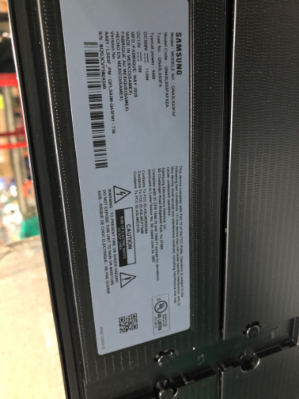 Photo 1 of ****it turns on perfectly**** Samsung 43-Inch Class The Frame LS03F 4K QLED Smart TV (2025 Model) Slim Fit Wall Mount, Modern Frame Design, NQ4 AI Gen2 Processor, Art Mode, Artful Picture Quality, Samsung Vision AI, Alexa Built-in