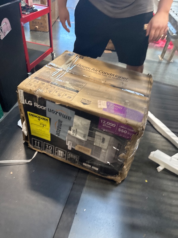 Photo 1 of ******it turns on perfectly****** cools quickly********* Whirlpool 10,000 BTU Window Air Conditioner with Dehumidifier, 115V, Window AC for Rooms up to 450 Sq. Ft., Living Room, Bedroom, or Kitchen, with Remote Control, Digital Display, and 24H-Timer, Whi