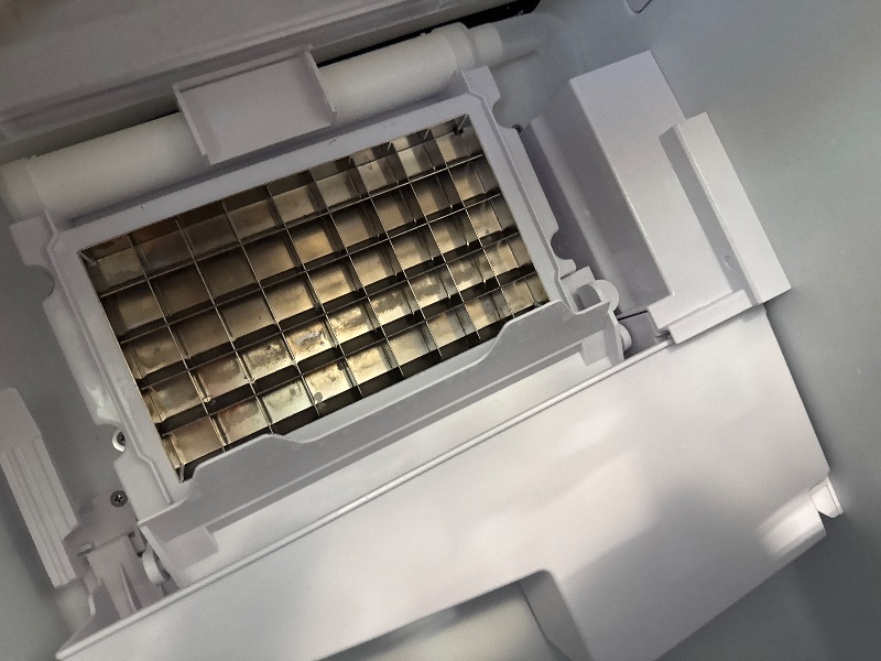 Photo 1 of ******it turns on perfectly******VEVOR Commercial Ice Maker Machine, 130Lbs/24H with 33Lbs Storage, 45 Cubes per Cycle, Stainless Steel Freestanding & Under Counter Ice Maker with LED Display & Self-Cleaning, for Home Bar Restaurant