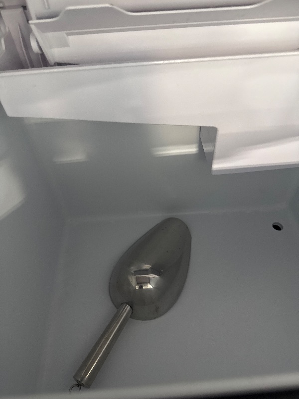 Photo 1 of ******it turns on perfectly******VEVOR Commercial Ice Maker Machine, 130Lbs/24H with 33Lbs Storage, 45 Cubes per Cycle, Stainless Steel Freestanding & Under Counter Ice Maker with LED Display & Self-Cleaning, for Home Bar Restaurant