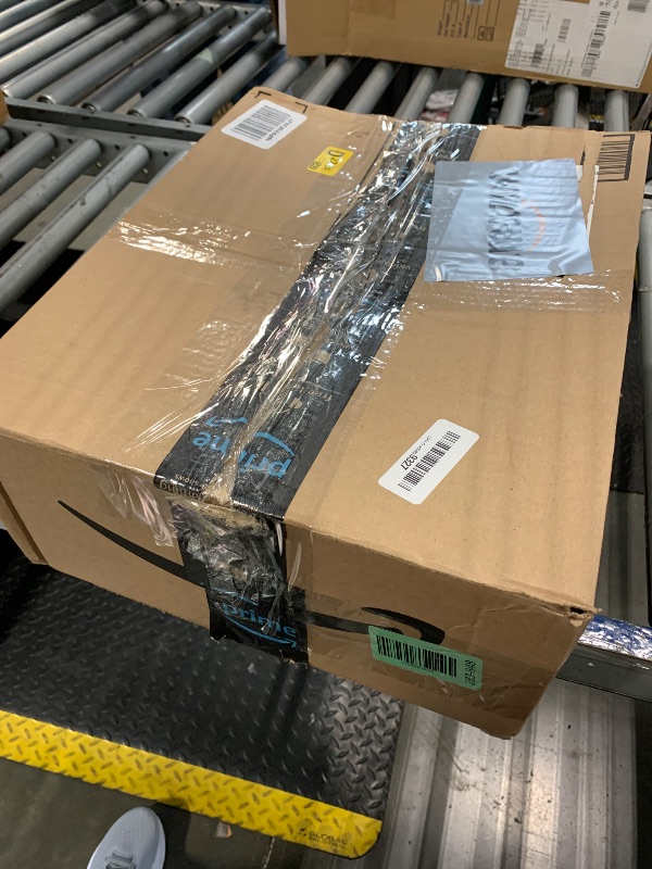 Photo 1 of ******SMALL FOR  BABY CLOTHS***Amazon Basics Slim, Velvet, Non-Slip Suit Clothes Hangers, Ivory/Rose Gold - Pack of 30