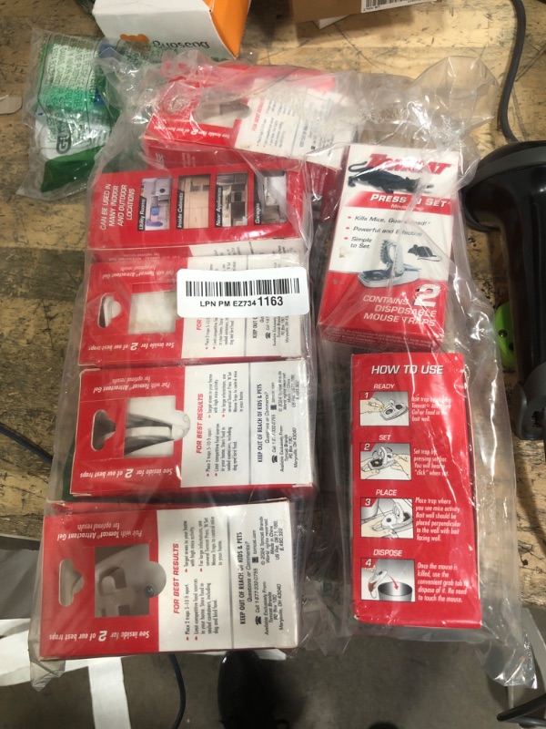 Photo 1 of Tomcat Press 'N Set Mouse Trap, 2 Traps/Pack (7-Pack)