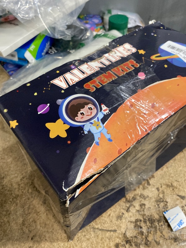 Photo 1 of **FOR PARTS ONLY/MISSING PIECES** 24 Pcs Party Favors for Kids Age 6-10, Treasure Box Toy Stem Kit Party Favors Science STEM Kits for Boys girls Age 6 7 8 9 10 12 Classroom Giveaways, Carnival Prizes, Birthday Treats, Party Supplies