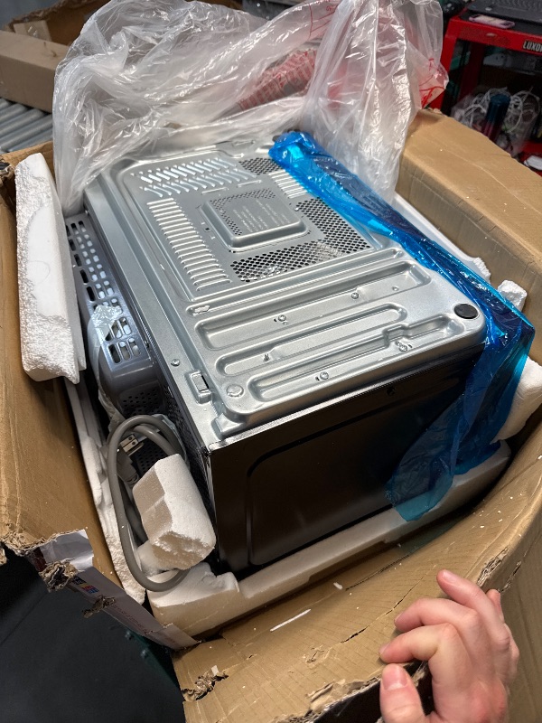 Photo 1 of (PARTS) (UNABLE TO TEST FULLY) GE GCST10A1WSS 4-in-1 Microwave Oven, 1,050 Watts Air Fryer, Broiler & Convection Mode, Child-Lock Technology, Kitchen Essentials for The Countertop or Dorm Room, 1.0 Cu. Ft, Stainless Steel