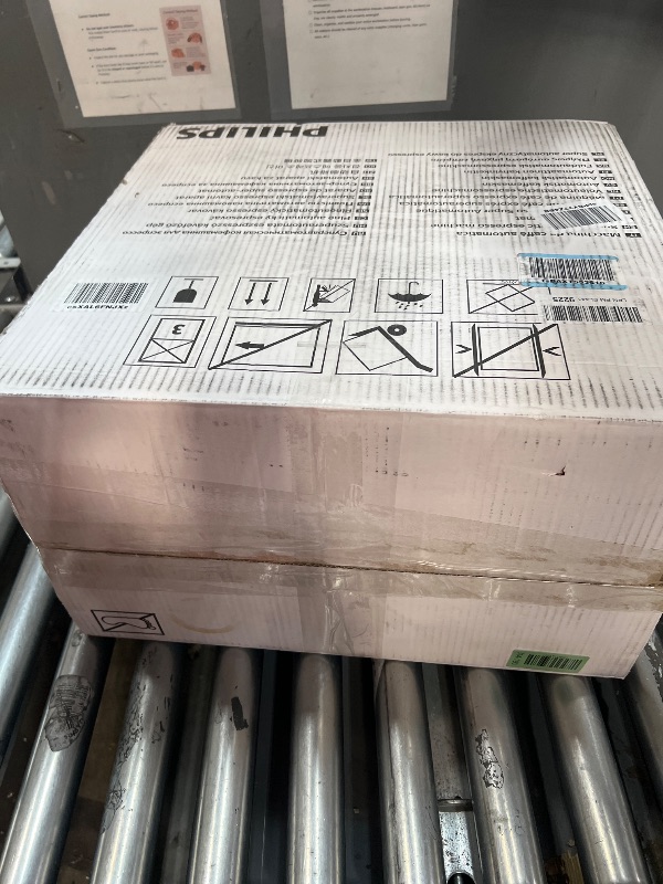 Photo 1 of ** Used, for parts only... Final sale ***** Philips Series 3300 Fully Automatic Espresso Coffee Machine - 6 Hot & Iced Drinks, LatteGo Milk System, 40% Quieter SilentBrew, Ceramic Grinder, Aquaclean Filter, Glossy Black (EP3341/50)