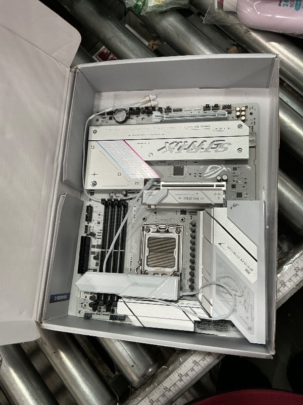 Photo 1 of ** SEE NOTES ***ASUS ROG Strix B850-A Gaming WiFi AMD AM5 B850 ATX Motherboard 14+2+2 Power Stages, DDR5 AEMP, 2.5G LAN, WiFi 7 with Q-Antenna, 4X M.2, PCIe® 5.0, USB 20Gbps Type-C, AI Networking II, ASUS AI Advisor
