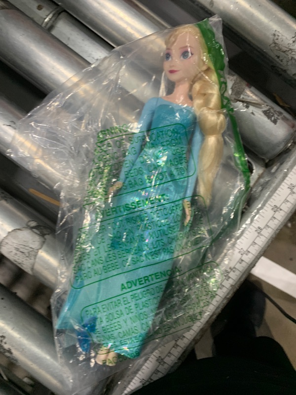 Photo 1 of **MISSING CAPE** Mattel Disney Princess Dolls, Elsa Posable Fashion Doll with Signature Clothing and Accessories, Disney's Frozen Movie Toys