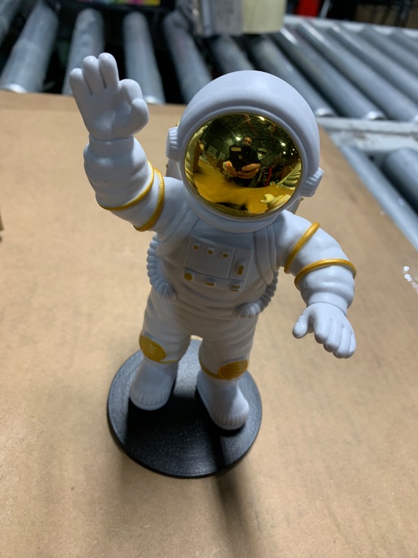 Photo 1 of (see all images) (only one)  Gold Astronaut Statue Ornament Set, Polyresin Astronaut Figurine Decor