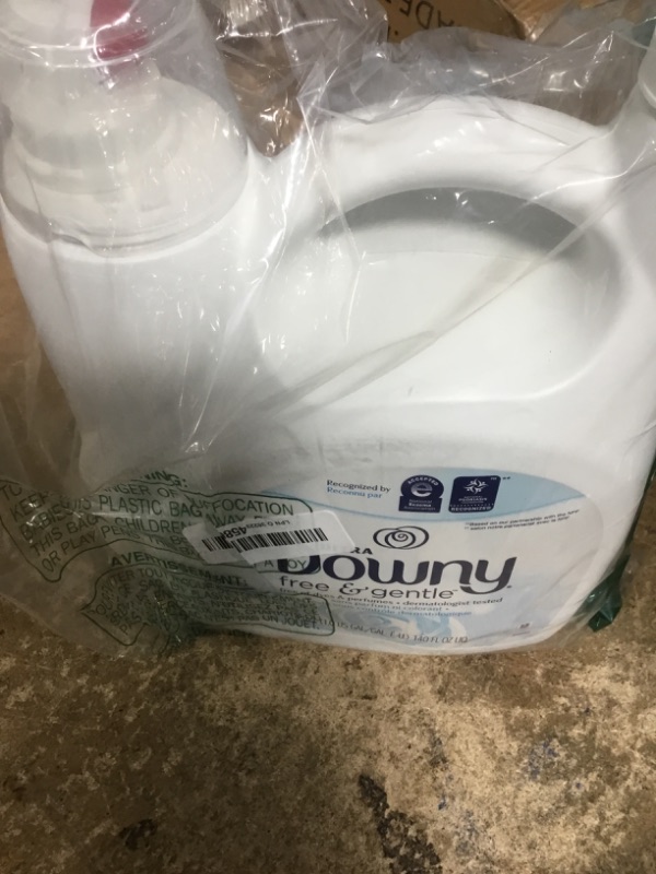 Photo 1 of ** MOSTLY SPILLED OUT DURING TRANSPORT 25% FULL** Downy Free & Gentle Fabric Softener, Fabric Conditioner, Hypoallergenic, 190 Loads, 140 fl oz, Downy Fabric Softener, Liquid Fabric Softener