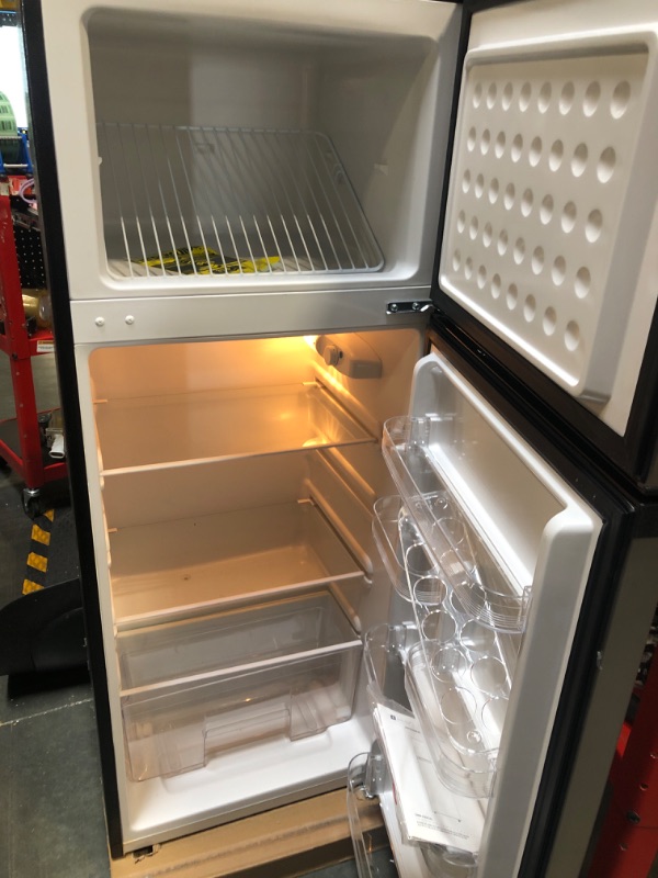Photo 1 of ******TURNS ON PERFECTLY***** ARCTIC CHEF ACFR725AMZ6COM 2 Door Apartment Size Refrigerator with Freezer, Stainless