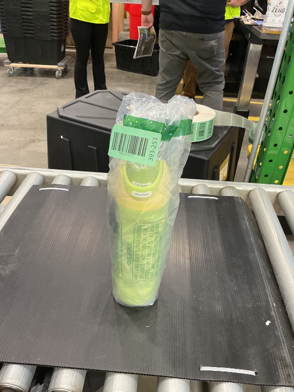 Photo 1 of *Minor Damaged - Check clerk notes*
Owala Disney Princess FreeSip Insulated Stainless Steel Water Bottle with Straw for Sports and Travel, BPA-Free Sports Water Bottle, 24 oz, Tiana