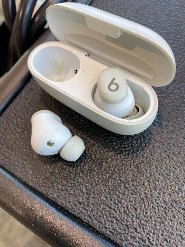 Photo 1 of *Minor Damaged*
Beats Solo Buds - Wireless Bluetooth Earbuds | 18 Hours of Battery Life | Apple & Android Compatibility | Built-in Microphone - Storm Gray