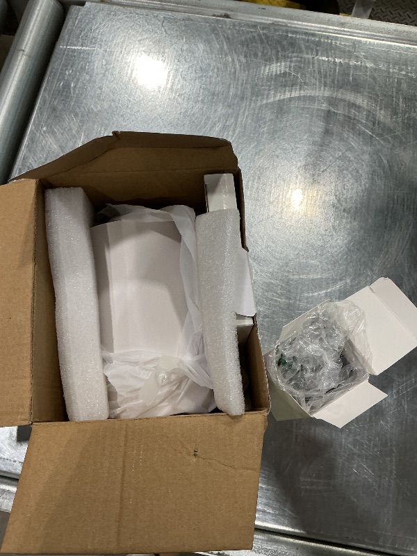 Photo 1 of ?Electric Focus?Mini Portable Projector with 4K Support, Bluetooth 5.4 WIFI6, 5watt Sound Base Speaker, 260 ANSI, Android 11, 210° Rotation , Auto Keystone Correction Video Projector HY300 PLUS