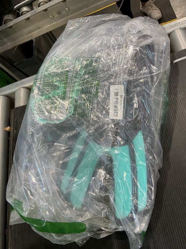 Photo 1 of *Minor Damage*
CTSAYTL Snorkeling Gear for Adults, 4 in 1 Travel Size Mask Fins Snorkel Set with Panoramic View Anti Fog Mask, Dry Top Snorkel, Trek Fins and Travel Bag, Snorkel Gear for Swimming Diving Snorkeling