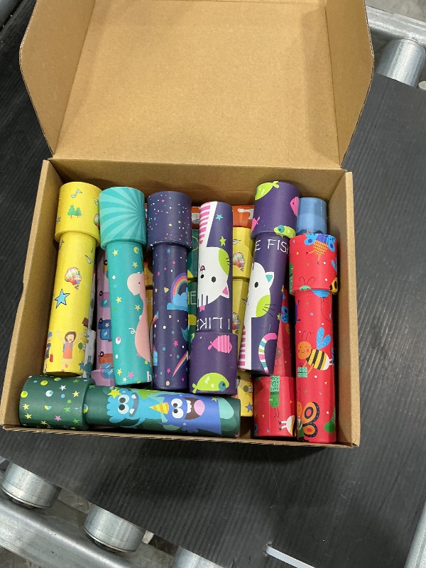 Photo 1 of 15 Pcs Classic Kaleidoscopes Kids Birthday Party Favor Old Fashioned Vintage Educational Toys Stocking Stuffers Goodie Bag Fillers for Classroom School Return Gifts Carnival Prizes (Lovely Style)