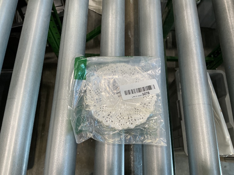 Photo 1 of 150pcs Oil Absorbing Paper for Fried Food, 4.5 inch Disposable White Lace Food Snacks Baking Sheet Paper for Fried Food Pizza Desserts(White)