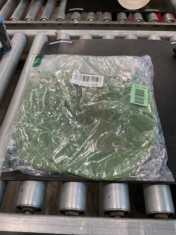 Photo 1 of 2 Pcs Artificial Palm Leaves Table Runners 72 Inch Long Tropical Palm Leaves Table Runner Faux Leaf Cloth for Wedding Hawaiian Luau Theme Party Supply Summer Decoration (Palm Leaf)