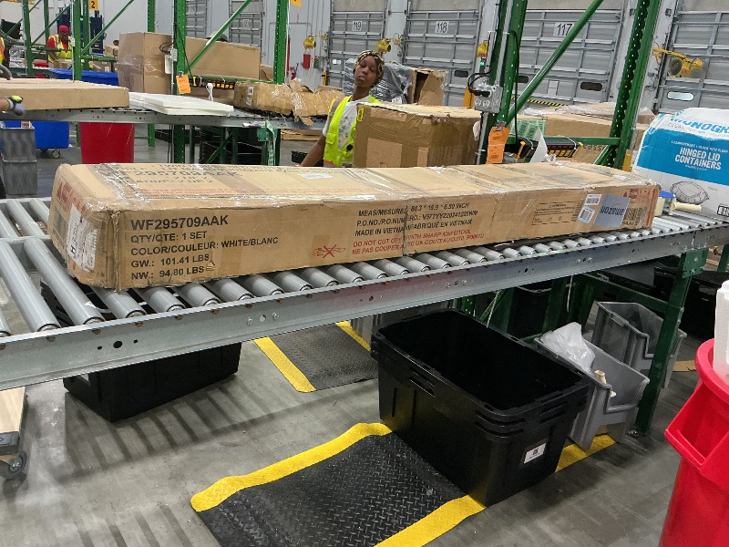 Photo 1 of ***PARTIAL SET*** ***BOX 1 OF 2 ONLY*** ***SELLING FOR PARTS*** Jintop Bed-Frames