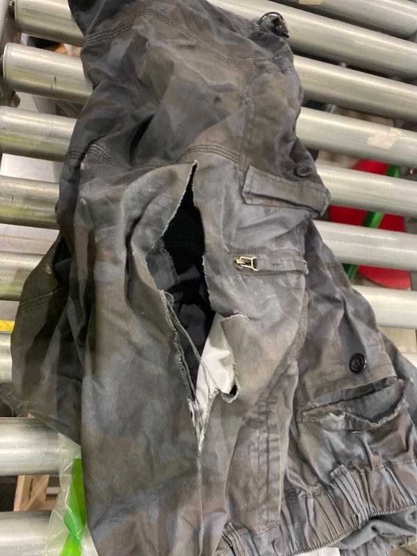 Photo 1 of ***MAJOR DAMAGE*** Mylldey Men's Cargo Shorts 3/4 Relaxed Fit Mens Running Shorts 7 Pockets Elastic Waist Cotton Hiking Shorts (Black Camo, 3XL-B2)