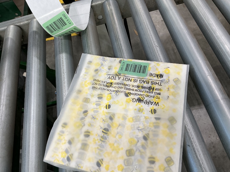 Photo 1 of 100 Pcs Wax Paper Sheets for Food, Bee Day Wax Paper Sandwich Wrap Deli Wraps, Waterproof Oil-proof Picnic Basket Liners with Bee Pattern for Kitchen