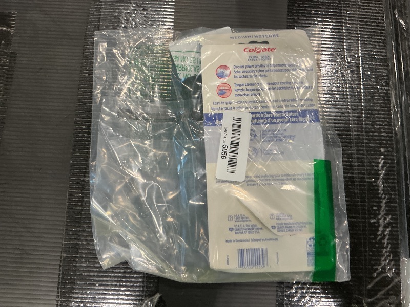 Photo 1 of ***SEE NOTES***Colgate Extra Clean Toothbrush, Medium Toothbrush for Adults, 6 Pack