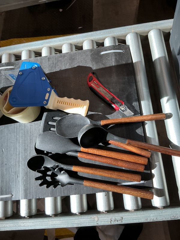 Photo 1 of *Item Is Dirty*
Silicone Cooking Utensil Set, Umite Chef 8-Piece Kitchen Utensils Set with Natural Acacia Wooden Handles,Food-Grade-Silicone Kitchen Gadgets Spatulas Set for Nonstick Cookware- Black