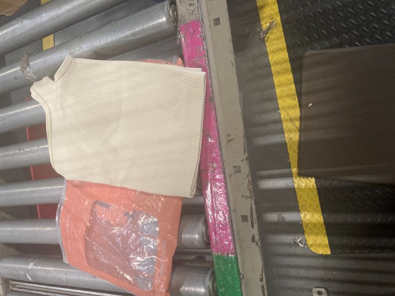 Photo 1 of ***MISSING 2 TANKS****OLCHEE Womens 3 Pack Crop Tank Tops Basic Seamless Ribbed Sleeveless Square Neck Workout Top Summer Exercise Yoga Gym Shirts - Blue Beige Yellow Large