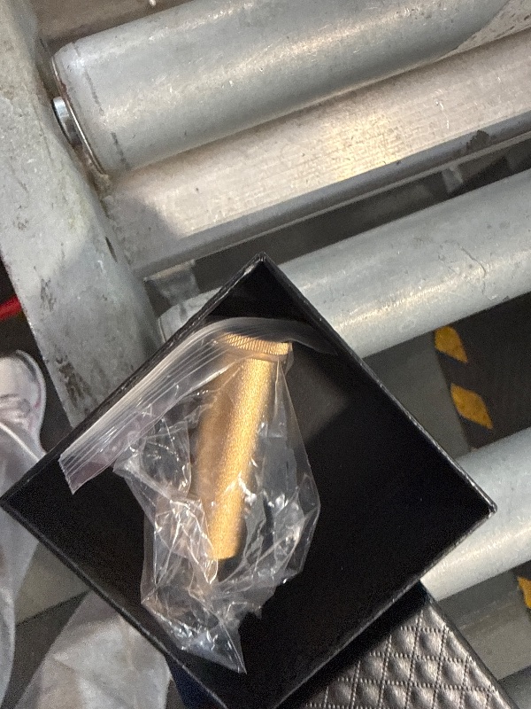 Photo 1 of ****ONLY ONE***** OMO High-capacity Metal Ieak-proof Bottle (3nd Generation Upgrade Version) (Black Blue Gold?Portable Pepper Shaker 
*****only one *******