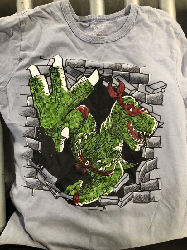 Photo 1 of [NOT EXACT ITEM AS PICTURED SEE CLERK PICTURES FOR MORE DETAILS] 3 LARGE BOYS GRAPHIC TEE 